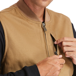 เสื้อกั๊กผ้าแคนวาสสีพื้นสำหรับผู้ชาย เป็นมิตรกับสิ่งแวดล้อม น้ำหนักเบา ระบายอากาศได้ดี เสื้อคลุมลำลอง สไตล์นักกีฬาแบบกำหนดเองสำหรับฤดูหนาว - Product Image 5