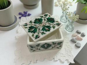 Boîte à bijoux rectangulaire en marbre blanc avec incrustation de malachite, boîte à souvenirs en pierre de luxe faite à la main - Product Image 2