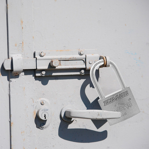 Lucchetto di Sicurezza in Ferro con Chiave e Gancio Lungo 50mm per Maggiore Sicurezza - Product Image 6