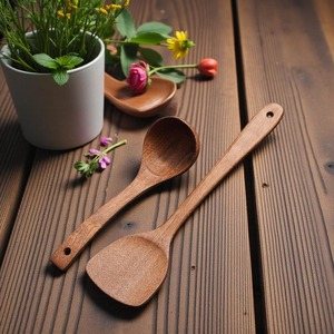 Cuchara de Madera Natural Hecha a Mano, Desechable, con Mango Largo, Superficie Pulida, Agarre Cómodo, Utensilio de Cocina para Servir y Mezclar - Product Image 2