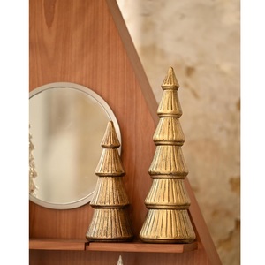 Ornement suspendu d'arbre de Noël en bois doré fabriqué à la main décor de vacances rustique parfait avec un attrait festif unique et un design - Product Image 2