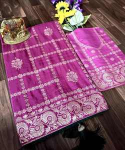 Saree de mariage en velours avec détail de dentelle de fleurs - Product Image 3