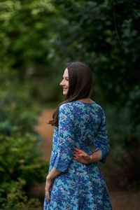 Robe Amelie imprimée à la main, longueur mollet, bohème, bleu floral, en coton, décontractée, occasionnelle, fabriquée à la main, mode éthique - Product Image 4