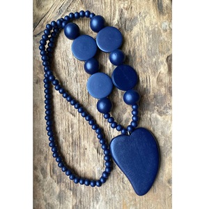 Collar largo de corazón de madera azul hecho a mano, estilo bohemio Lagenlook, joyería de moda para mujer con encanto rústico artístico - Product Image 1