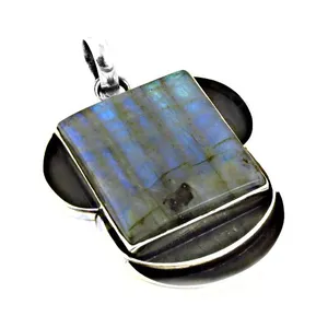 Pendentif en labradorite plaqué or rose pour femmes - Bijou en pierre précieuse, cadeau - Product Image 3