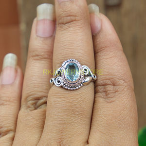 แหวนบลูโทแพซคุณภาพสูงจากธรรมชาติ แหวนเงินแท้ 925 แหวนพลอยสีน้ำเงิน แหวนดีไซน์โดดเด่น เครื่องประดับบลูโทแพซ ของขวัญ - Product Image 2