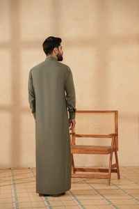 Prix de gros, différentes tailles, thobe musulman islamique pour hommes, jubba thobe, grande taille, vêtements pour hommes de Dubaï - Product Image 5