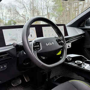 Vehículo Eléctrico Usado EV6 2024 con Volante a la Izquierda, Asientos de Cuero y Cámara Trasera en Venta - Product Image 3