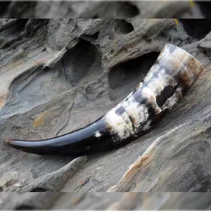 Auténtico Cuerno Vikingo Ecológico para Beber, Hecho a Mano, Regalo de Boda para Celebraciones por SANIYA HANDICRAFT - Product Image 1