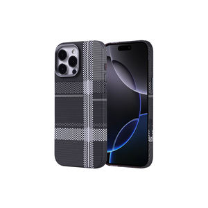 Coque de protection souple en silicone et fibre de carbone compatible MagSafe pour iPhone 14 Plus avec finition givrée – Luxe et protection TPU - Product Image 1