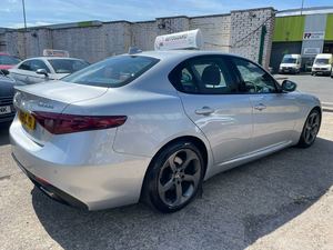 USADO LHD/RHD 2018 ALFA ROMEO GIULIA 2,0 VELOCE - Product Image 3