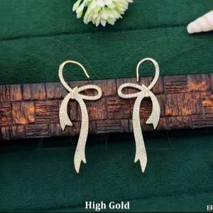 Boucles d'oreilles Premium Full Stone AD CZ Bijoux fantaisie polonais en or élevé Idéal pour les femmes Tenues de fête et célébrations festives - Product Image 1