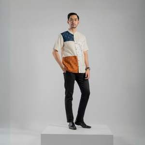 เสื้อเชิ้ตแขนสั้นพร้อมคอปกแบบแมนดารินและคลาสสิกที่สามารถเปลี่ยนได้พร้อมผ้าบาติกสีทันสมัยเน้นเนื้อผ้าผสม - Product Image 5