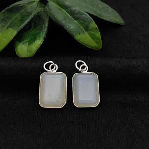 Vente en gros de pendentif à breloque en argent 925 avec calcédoine blanche et pierres précieuses - Product Image 1