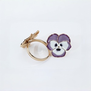 Anillo de Flor Esmaltada en Morado, Chapado en Oro, con Banda de Piedras Preciosas, Ajustable, Joyería Floral Geométrica para Mujer - Product Image 2