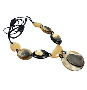 Collar de cuerno de búfalo natural estilo moderno hecho a mano conjunto de regalo personal en forma de trapecio - Product Image 2