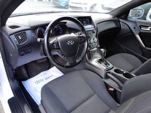Precio bajo Hyundai Genesis Coupé 3 2016. Auto usado de 8 L en venta - Product Image 2