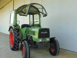 Tractores agrícolas Fendt 4WD usados de calidad con motor de 90HP Bomba Caja de cambios Componentes de cojinete Nueva condición - Product Image 4
