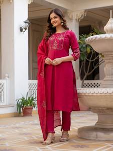 Conjunto de Kurta Recta de Diseñador con Bordado Intrincado para Vestimenta Festiva - Product Image 3