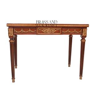 Table basse rectangulaire de luxe en bois avec incrustation florale en marqueterie et guirlandes en laiton doré antique pour salon classique - Product Image 2