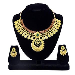 Collier Kriaa Classic en plaqué or 18 carats avec pierre Pota serti de zircon taille émeraude et motif géométrique en diamant pour fête ou cadeau - Product Image 1