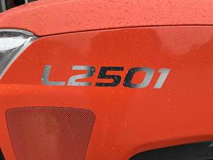 Tractor L2501F 2022: Simple, Resistente y Listo para Trabajar - Product Image 4