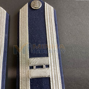 Épaulettes élégantes pour vestes, manteaux et occasions spéciales, épaulettes pour la décoration des épaules et les accents vestimentaires - Product Image 4