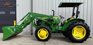 Tractor Compacto John Deere 3038E de 70HP con Tracción en las 4 Ruedas y Transmisión por Engranajes, Cargador Frontal Multifuncional y Retroexcavadora para Granja - Product Image 2