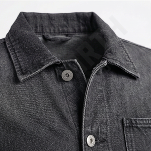 Veste en jean bleue classique pour homme, réversible, effet usé, boutonnée sur le devant, poches poitrine, poignets ajustables, légère et décontractée - Product Image 4