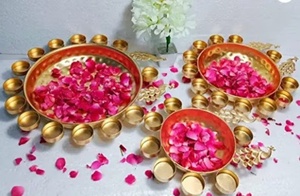 Urli traditionnel en laiton de conception de paon avec des supports de lumière de thé pour des fleurs flottantes - Product Image 2