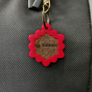 Tradebyd Porte-clés en bois en vrac Cadeaux naturels faits à la main pour les événements d'entreprise - Product Image 1