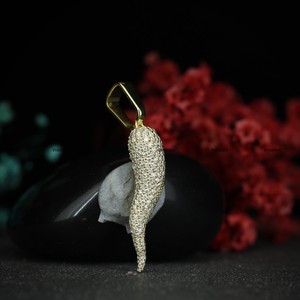 Pendentif de fête en argent sterling 925 plaqué or jaune avec diamant moissanite VVS, style hip-hop, design complet de piment chili glacé - Product Image 3