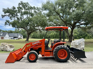 รถแทรกเตอร์ KUBOTA รุ่นใหม่ M62 TLB LOADER BACKHOE สำหรับขาย/รถแทรกเตอร์ KUBOTA M59 พร้อมอุปกรณ์ตักดิน - ชุดเกรดดิ้ง - บ็อกซ์เบลดแบบไฮดรอลิกพร้อมฟังก์ชั่น TOP N TILT - Product Image 2