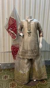 Robe fantaisie readymade pour enfants (filles) de haute qualité Robe en organza readymade de qualité d'exportation Robe pakistanaise respirante pour enfants - Product Image 4