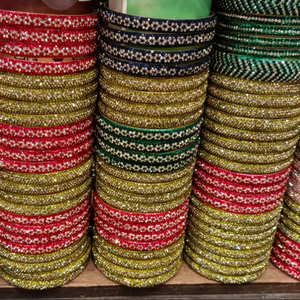 Bracelets Kundan à la mode Superbes beaux bracelets Latkan de travail en pierre pour les mariages et les vêtements de fête Magasinez maintenant - Product Image 1