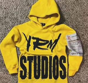 Sweats à capuche personnalisés ornés de strass, pulls en molleton lourd de luxe en gros avec un placement unique du logo en cristal - Product Image 2