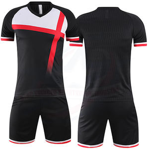 Uniforme de football personnalisé de haute qualité, séchage rapide, respirant, 100% polyester, impression par sublimation, vêtements de football haut de gamme - Product Image 4