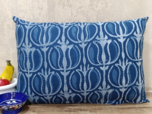 Funda de cojín rectangular de 35x55cm de algodón voile índigo 100% con estampado Kantha hecho a mano, estampado frontal y trasero, con cremallera en la parte posterior para el hogar. - Product Image 2