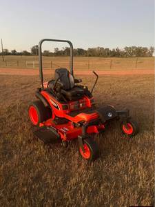 เครื่องตัดหญ้าแบบนั่งขับเคลื่อนด้วยดีเซล Kubota ZD1211 รุ่น Direct Supply สำหรับงานหนัก ใช้งานเชิงพาณิชย์ เหมาะสำหรับมืออาชีพ - Product Image 1