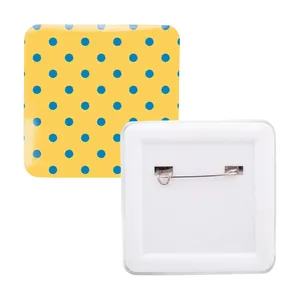 Pins de merchandising personnalisés Maxi SquareBadge pour décorations sur mesure - Product Image 1