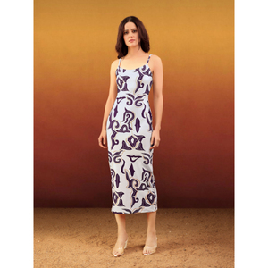 Vestido maxi de mezcla de algodón con estampado floral étnico de Purvaja para mujer. Sin mangas con cuello cuadrado, yugo fruncido y acampanado. - Product Image 1