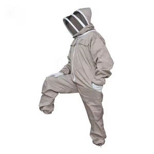 <b>Full</b> <b>Body</b> Bee <b>Suit</b> With Detachable Veil And Tool Pockets For Convenient Use 2025 - Product Image 3