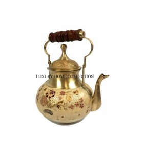 Théière traditionnelle en laiton parfaite pour les arrangements de thé élégants et intemporels disponibles au prix de gros - Product Image 3