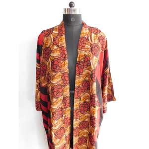 Robe kimono en tissu crêpe de soie à imprimé floral fait à la main Robe kimono de fabricant indien en tissu de soie pour femmes - Product Image 6