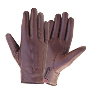 Gants de robe en cuir noir élégants pour hommes conçus pour les mariages, les soirées de gala et les occasions formelles raffinées avec cravate noire - Product Image 1