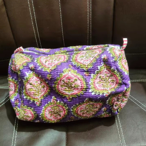 Juego de Tres Estuches Acolchados de Algodón con Estampado de Frutas, Resistentes al Agua, para Organización de Cosméticos, Bolsa de Maquillaje para Viajes con Estilo - Product Image 1