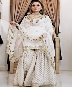 Traje Sharara de Georgette de Seda para Fiesta con Kurta Bordada con Piel Sintética y Dupatta, el Mejor Look Étnico para Mujer - Product Image 4