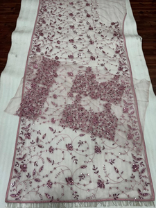 Saree pakistanais indien de style Bollywood avec broderie complexe et chemisier fortement embelli pour les fêtes d'hiver - Product Image 5