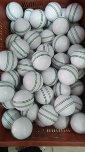 Pelotas de críquet de cuero de Color blanco profesional de calidad superior Logotipo de Color personalizado recién llegado pelotas de críquet duras - Product Image 5