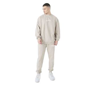 Sudadera con Cuello Redondo y Logotipo Personalizado Beige para Hombre y Pantalones Deportivos a Juego, Conjunto Deportivo, Ropa al por Mayor OEM ODM - Product Image 1